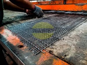 Proses Pembuatan Wire Mesh Screen Ayakan Batu